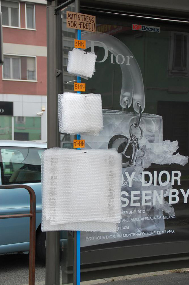 Bubble wrap public stress relief station by fra.biancoshock